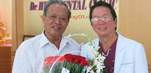 "Chuyên gia nha khoa hàng đầu của Việt Nam" (2014) YKKH-DRHUNG-04