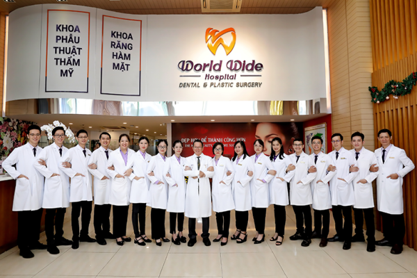 Răng sứ thẩm mỹ – Tốt gỗ hay tốt nước sơn? TT Nha khoa Dr Hùng & Cộng sự với đội ngũ y bác sĩ lâu năm giàu kinh nghiệm.