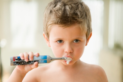 Làm thế nào để trẻ chịu đánh răng?