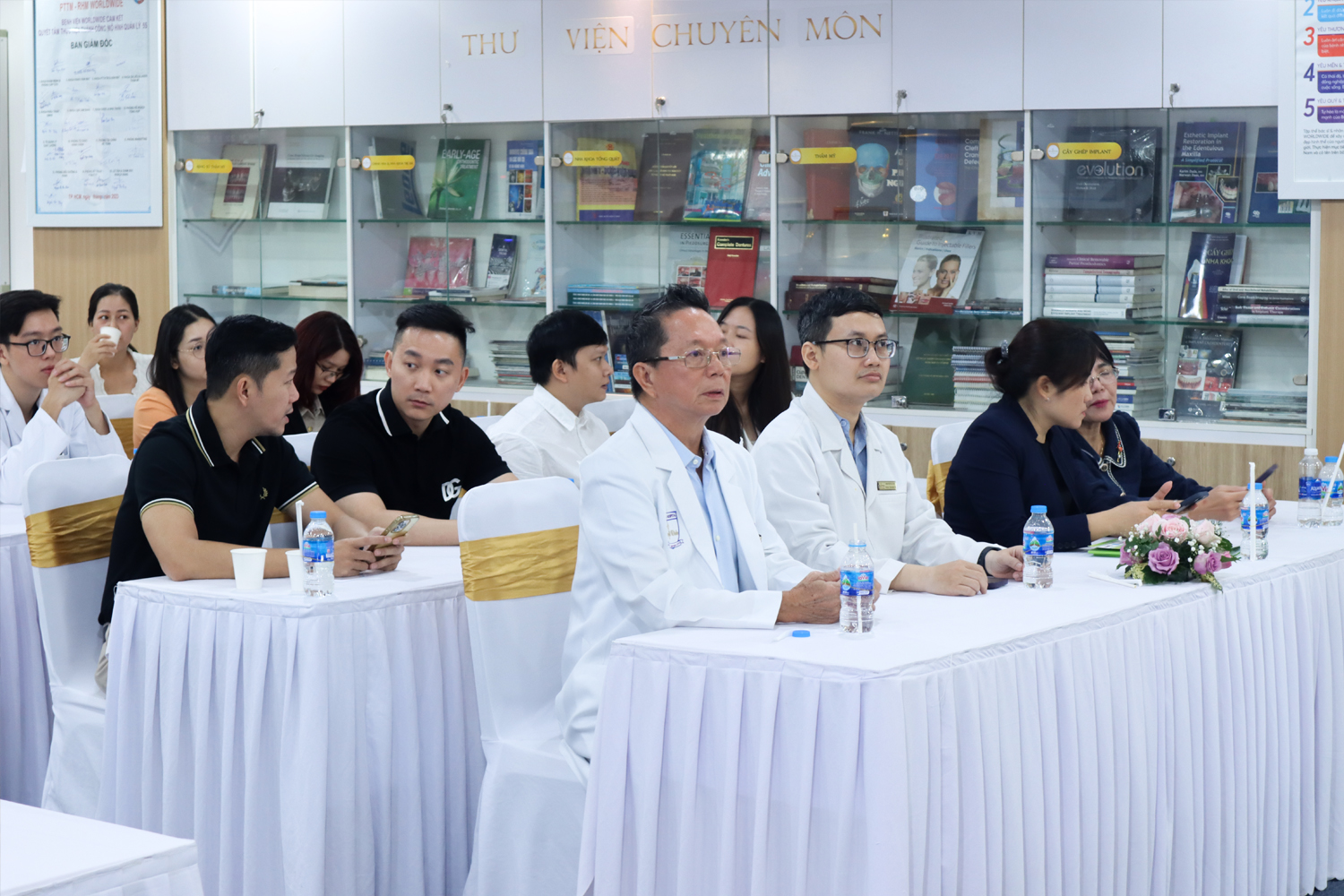 Tham gia sự kiện có sự góp mặt của đại diện Bệnh viện RHM Worldwide, đại diện hãng PIC Dental và cùng các đối tác chiến lược tại Việt Nam. 