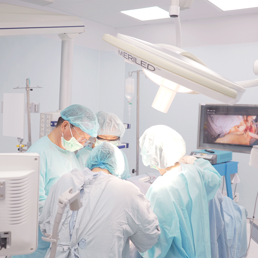 Implant Placement After Teeth Removal đội ngũ trang thiết bị