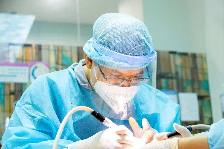 Thạc sĩ - Bác sĩ Trần Minh Trí Khi bác sĩ răng hàm mặt