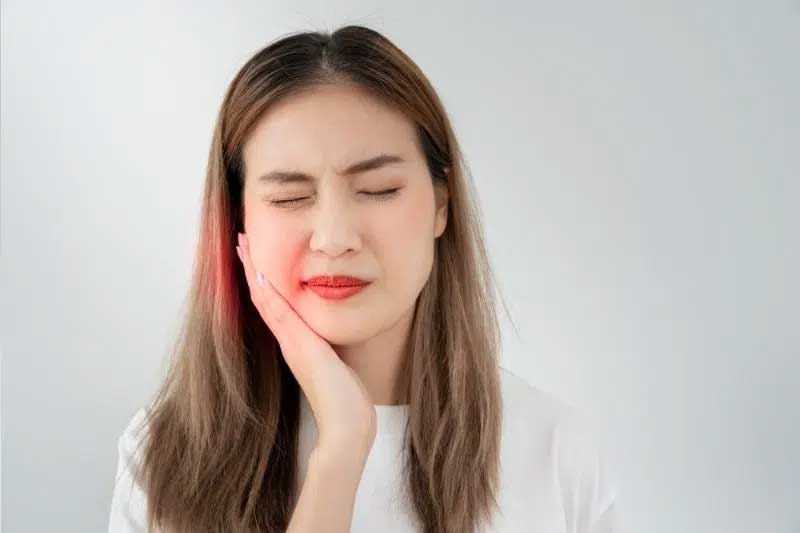 NHỔ RĂNG KHÔN BẰNG MÁY PIEZOTOME – GIẢI PHÁP ÍT ĐAU, ÍT SƯNG TẠI BỆNH VIỆN RHM WORLDWIDE