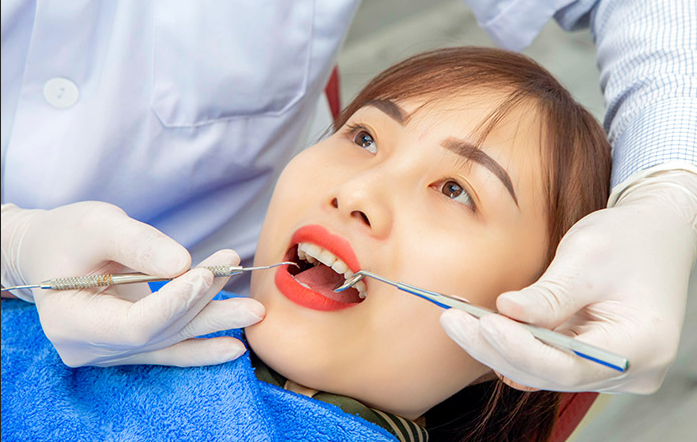 Vì sao trẻ em và người lớn đều nên trám răng sớm khi phát hiện sâu?